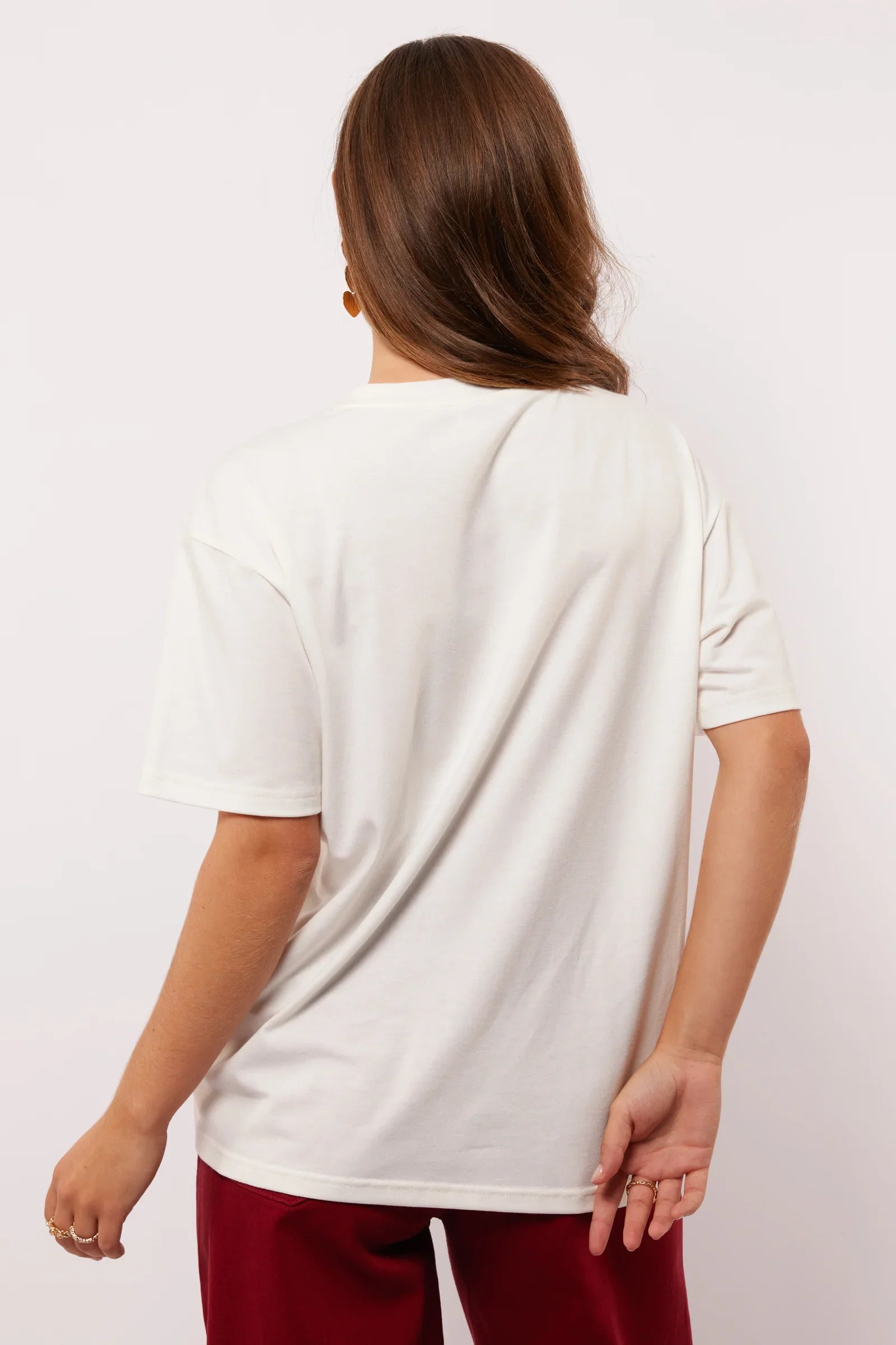 Achteraanzicht van het witte Fluresk Miranda T-shirt zonder print.