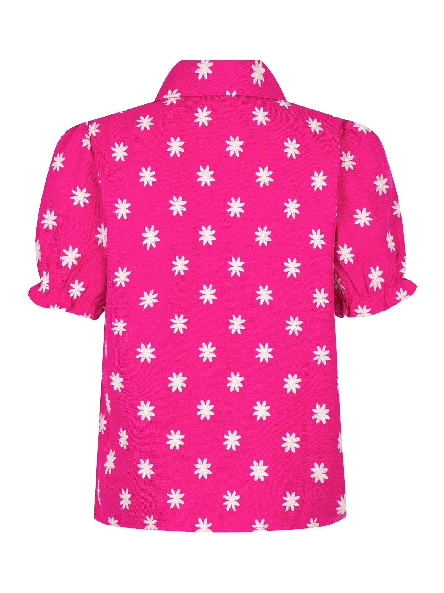 Achteraanzicht van de fuchsia Vivienne blouse van Ydence – all-over bloemenborduursel en korte mouwen.