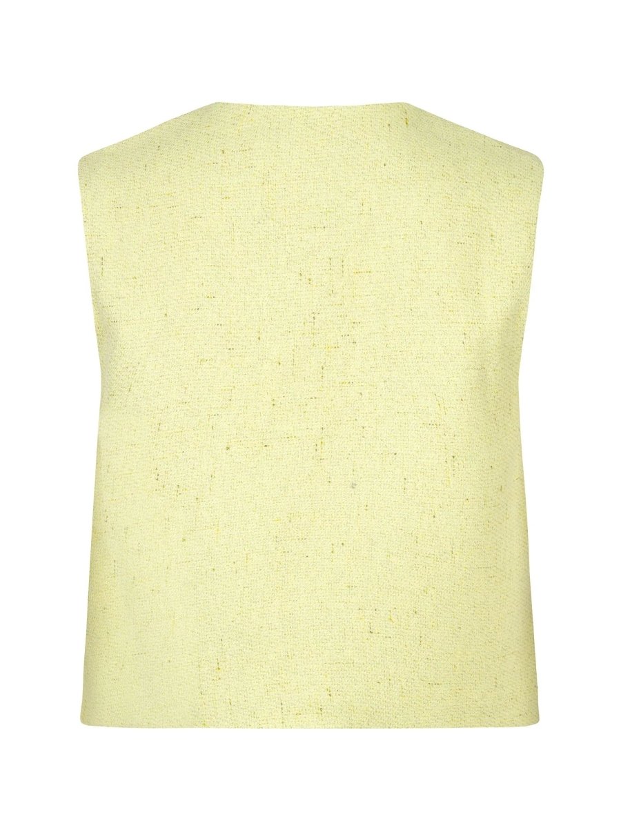 Achteraanzicht van het Amanda gilet van Ydence in zachte gele bouclé, clean design met rechte pasvorm.