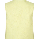 Achteraanzicht van het Amanda gilet van Ydence in zachte gele bouclé, clean design met rechte pasvorm.