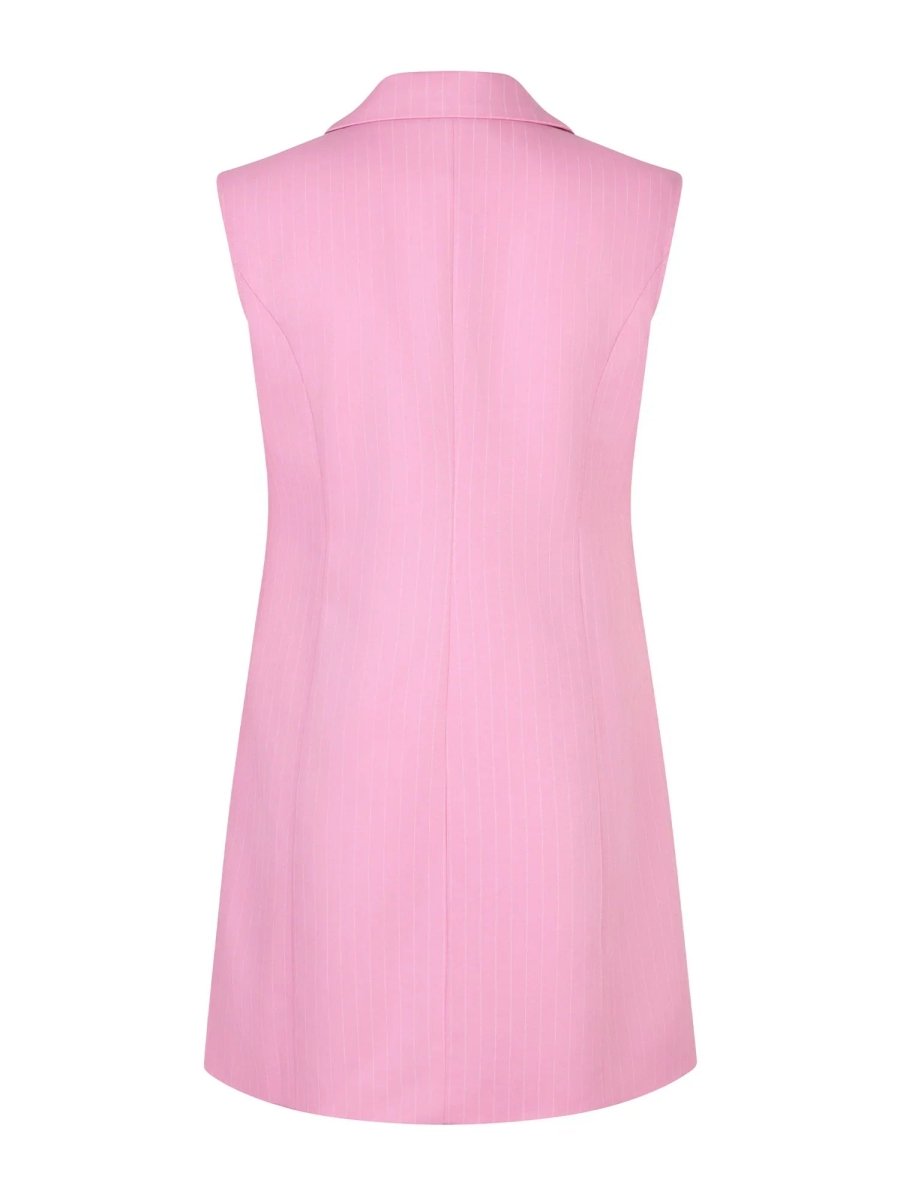 Achteraanzicht van roze mouwloze blazerdress van Ydence – elegant en minimalistisch design met verticale naden.