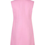 Achteraanzicht van roze mouwloze blazerdress van Ydence – elegant en minimalistisch design met verticale naden.