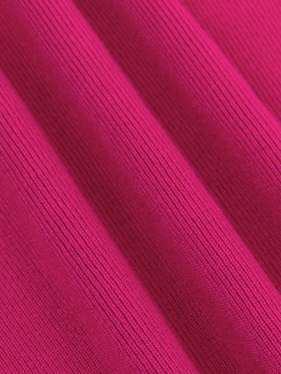 Close-up van de ribgebreide fuchsia stof van de Ydence Lenny topzacht, stretchy en comfortabel.