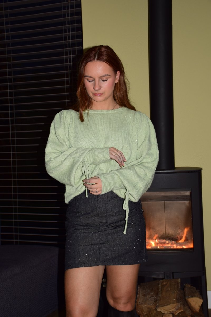 FLURESK winter sale 2025 in Zacht pastelgroen, gebreide trui en minirok met oversized