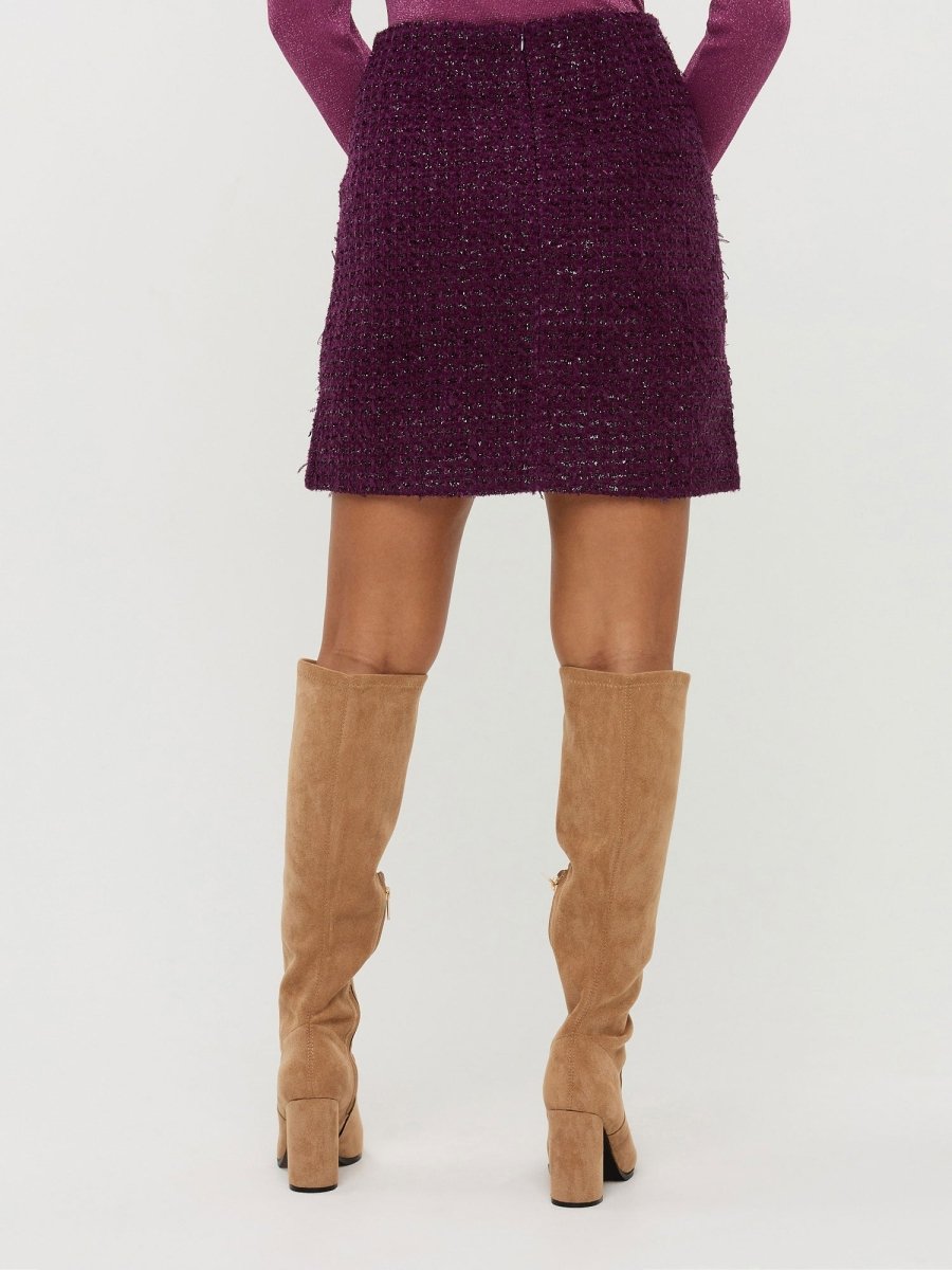 Vrouw in een paarse tweed rok met hoge camel laarzen | Outlet 50% | Jo&Co Club