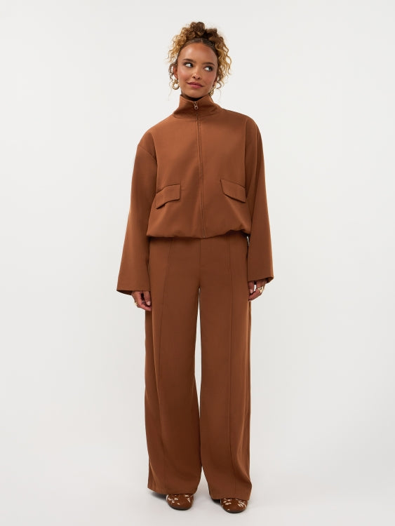 Jasje in camel | Ydence Davis | Jo&Co Club
