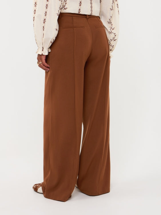 Broek in camel | Ydence Geneve | Jo&Co Club