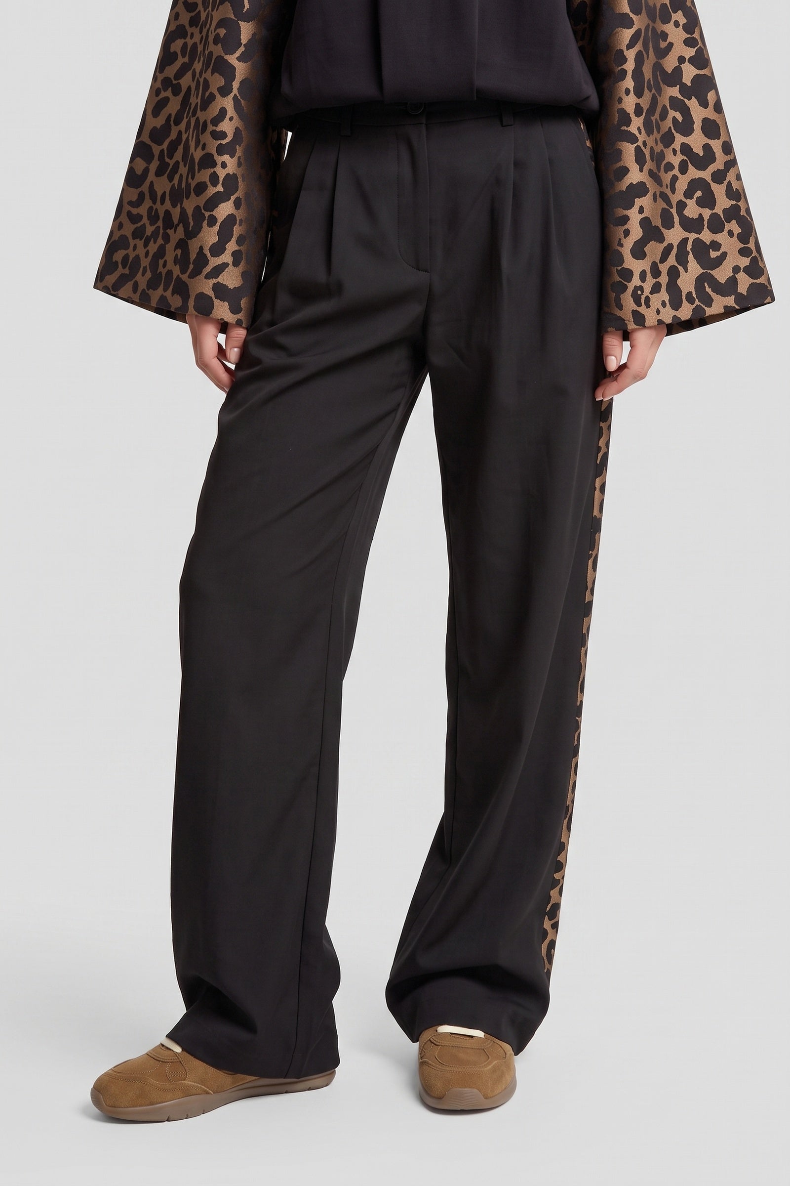 Fluresk Imani pants in black/light camel | Jo&Co Club