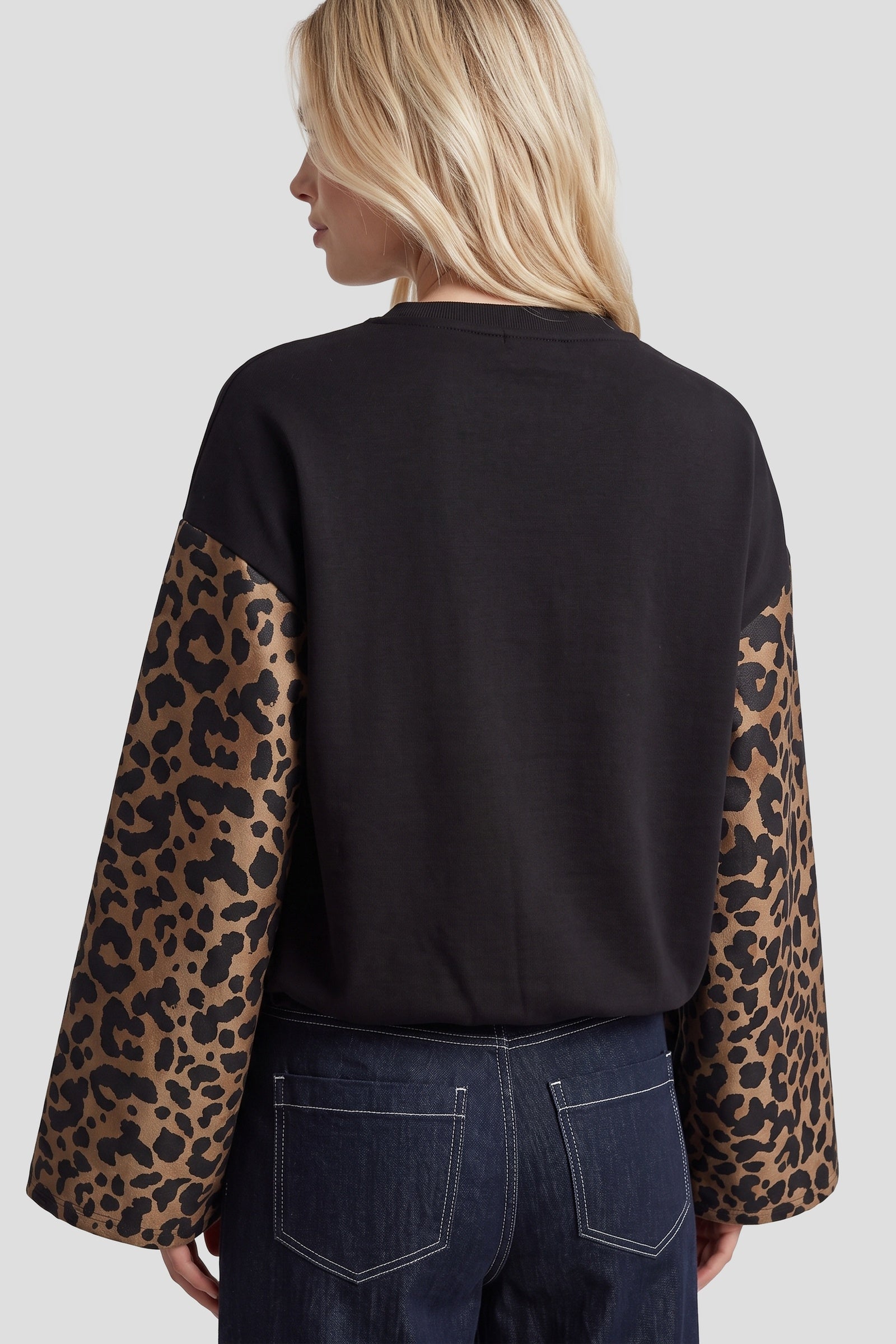 Fluresk Liana sweater in black/light camel | Jo&Co Club