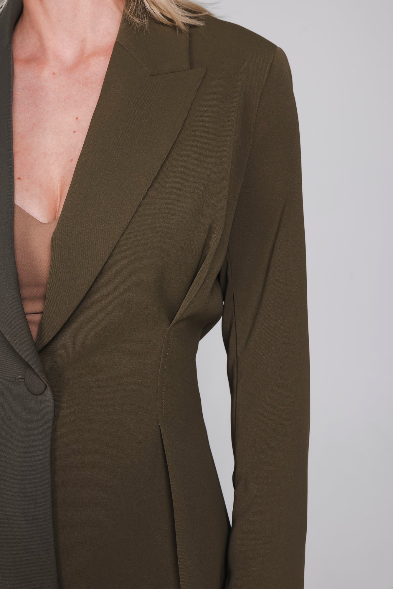 Accentil Samira blazer in moss green | Jo&Co Club