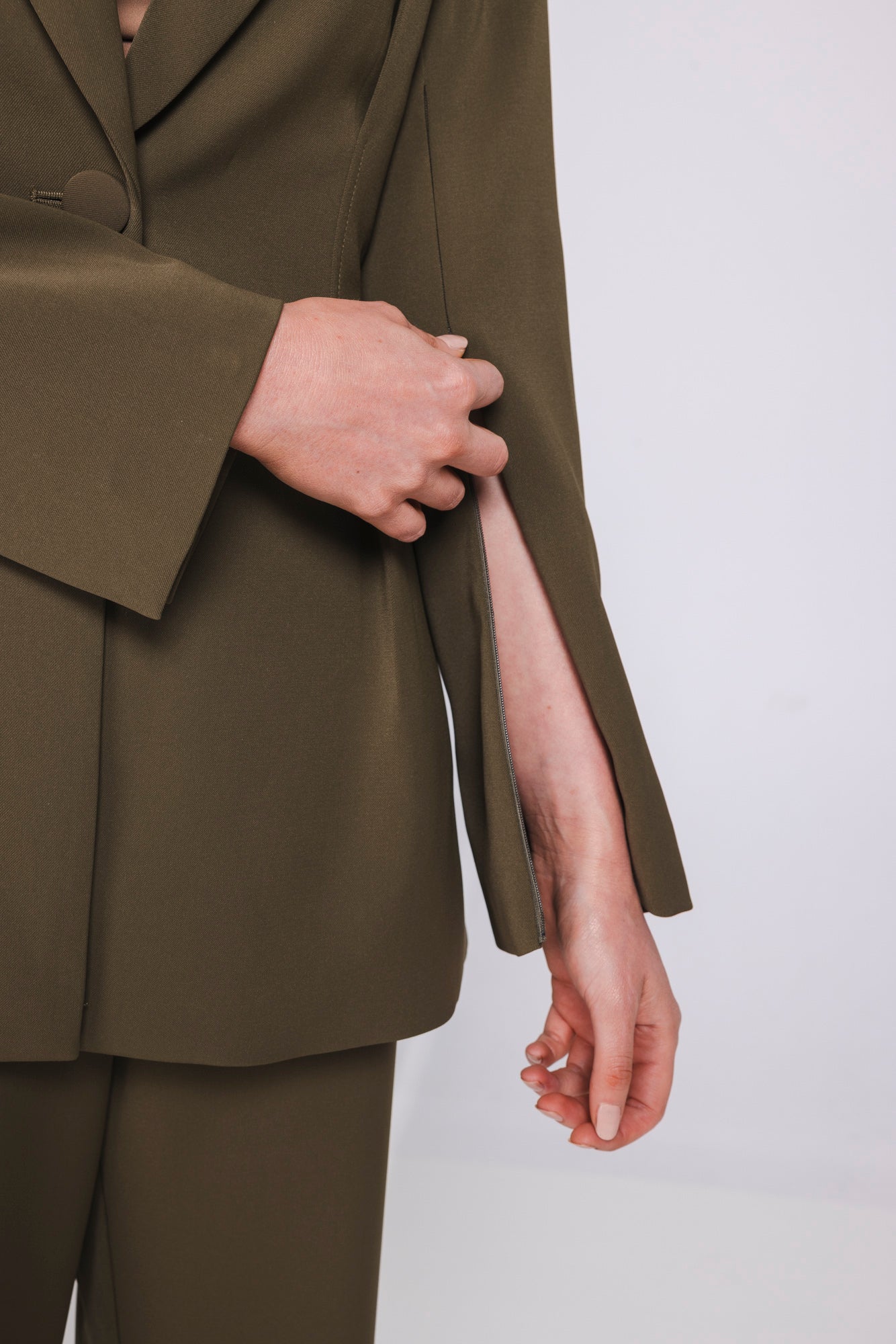 Accentil Samira blazer in moss green | Jo&Co Club