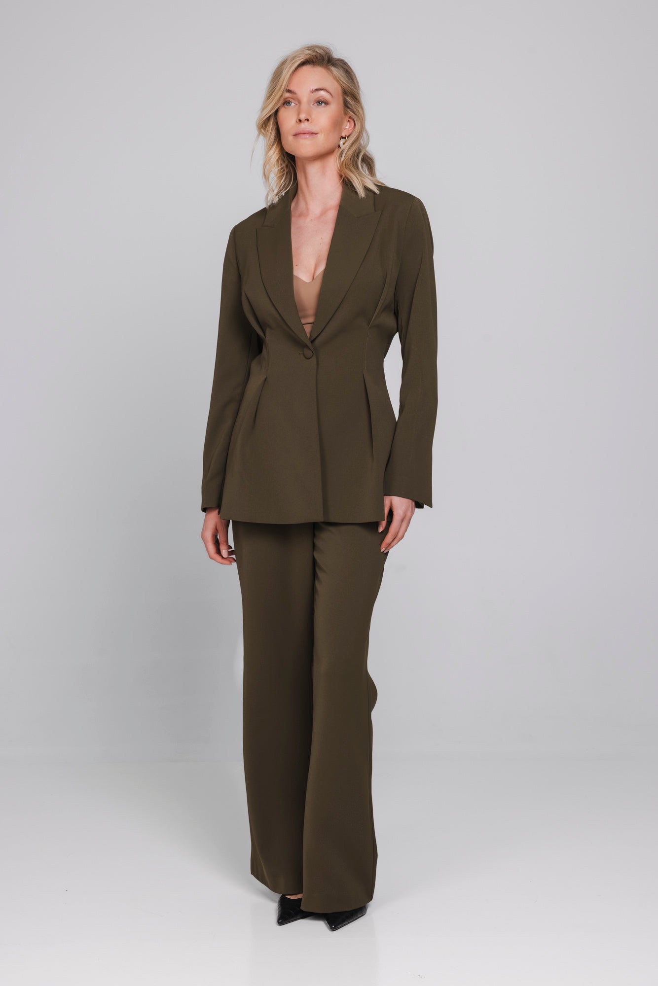 Accentil Nora pants in moss green | Jo&Co Club