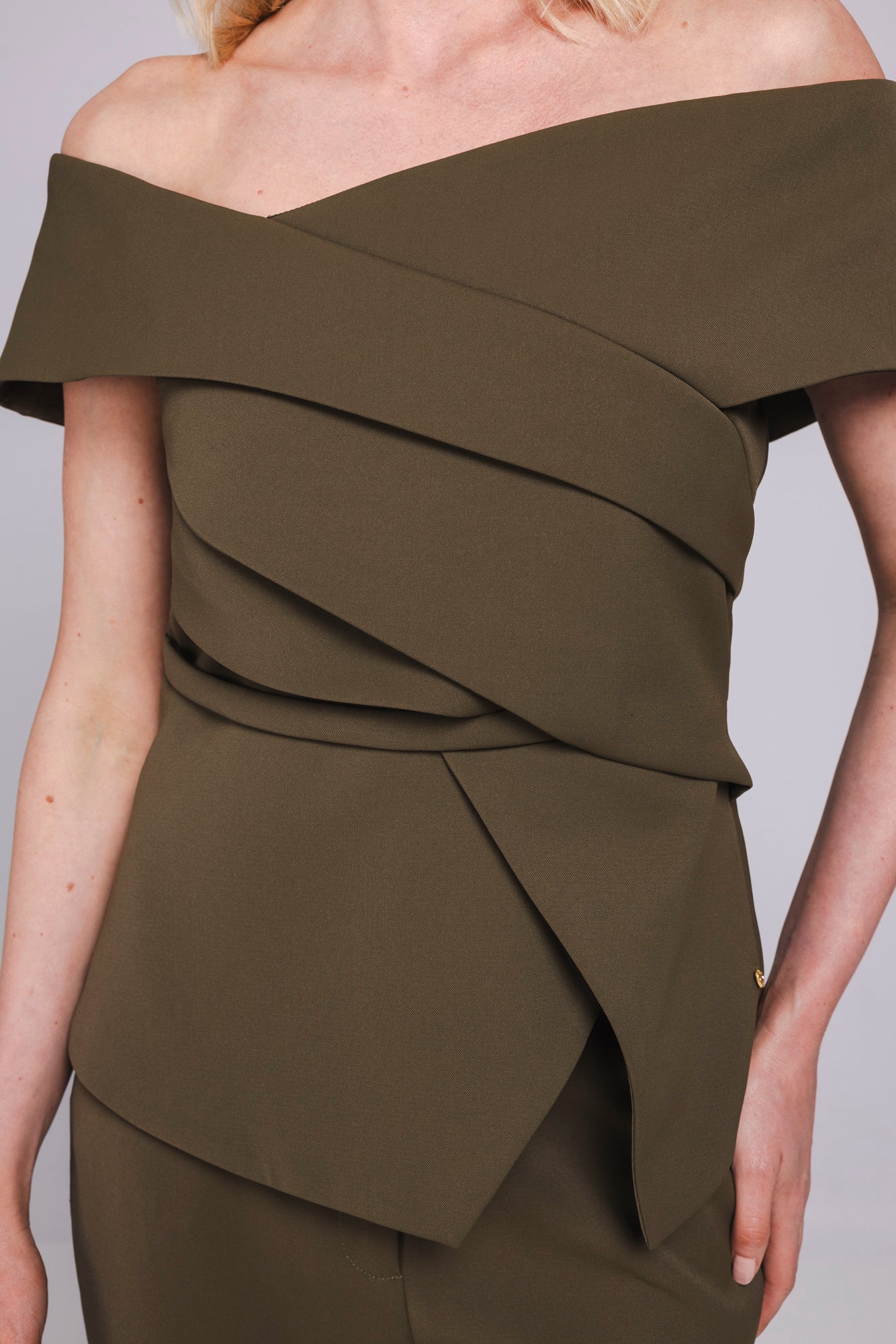 Accentil Tessa top in moss green | Jo&Co Club