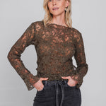Accentil Zoe top in moss green: kanten top met pailletten, lange mouwen en ronde hals | Jo&Co Club