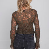 Achterkant Accentil Zoe top in moss green met ritssluiting in de hals | Jo&Co Club