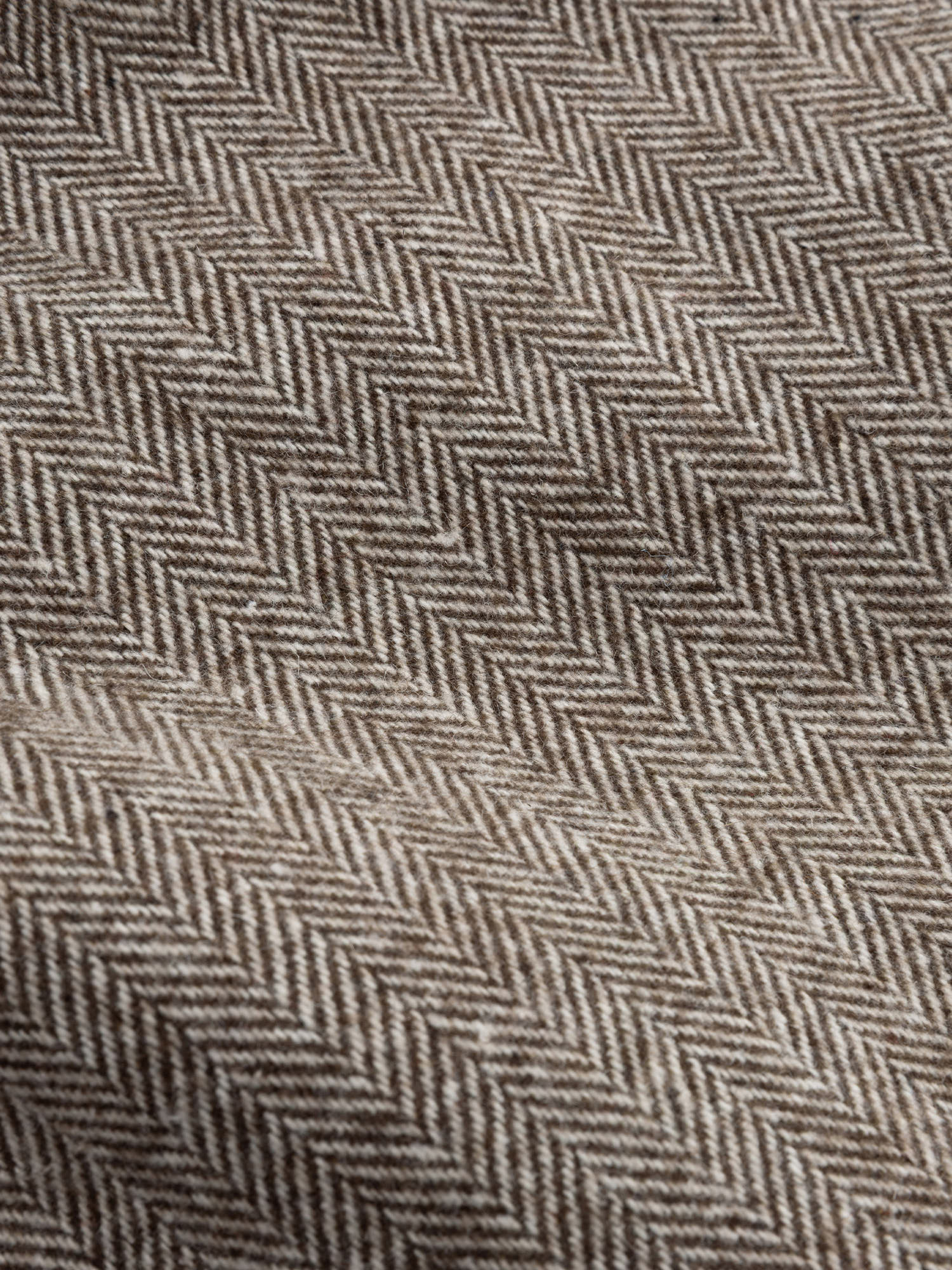 Detailopname van de stof van een blazer in bruin | Ydence Prim | Jo&Co Club