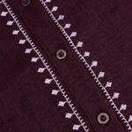 Detailopname van de stof van een blouse in pruim | Ydence Hannah | Jo&Co Club