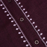 Detailopname van de stof van een blouse in pruim | Ydence Hannah | Jo&Co Club