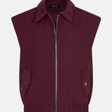 Productfoto van de voorkant van het danielle gilet van ydence in burgundy met rits aan de voorkant.