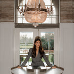 model draagt de Ann Blazer van heyb club in grijs met glitters en ceintuur.