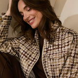 Lofty Manner jacket noor gedragen door model, close up foto waar je de stof goed kan zien.