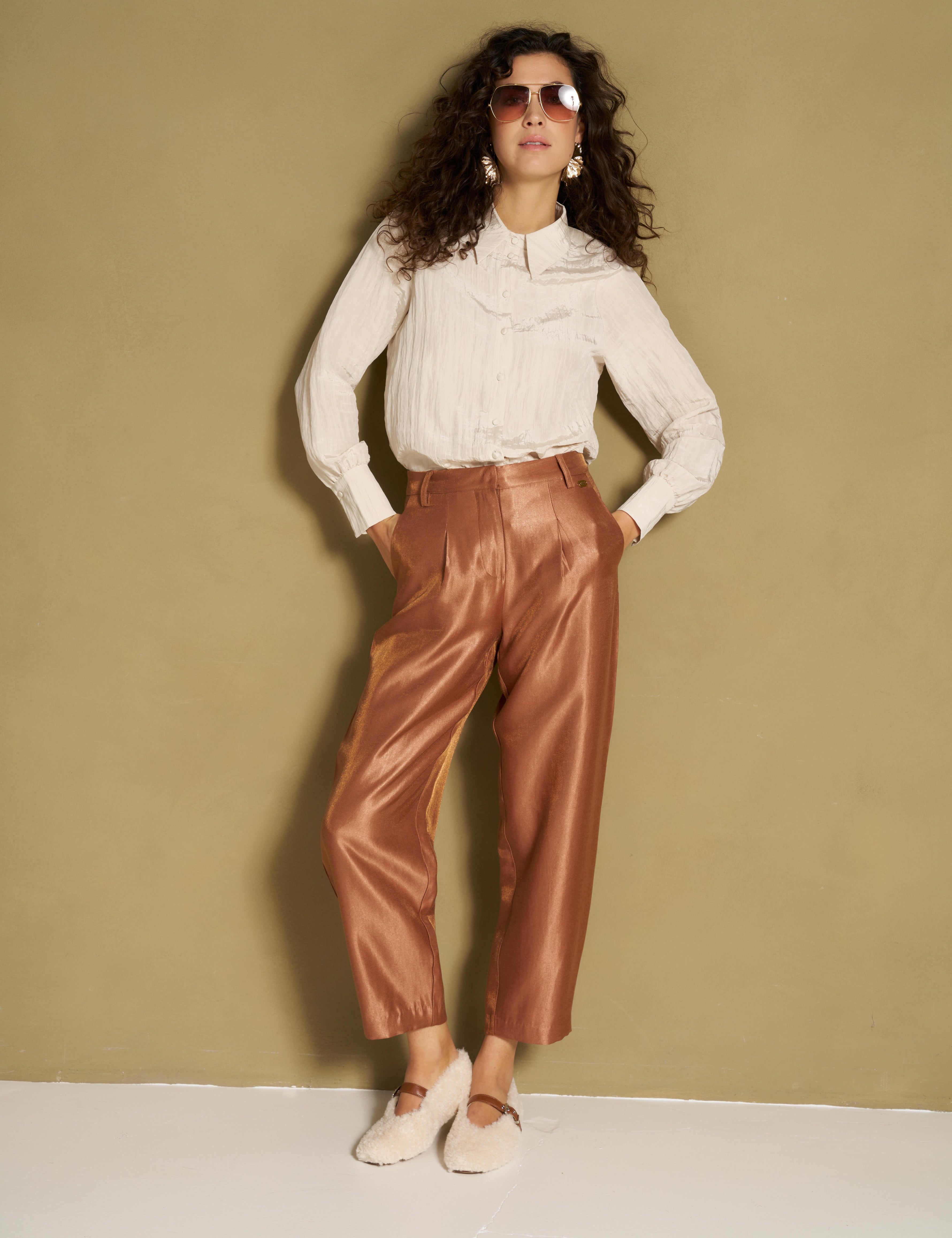 Caramel satijnen broek met hoge taille en getaperde pijp