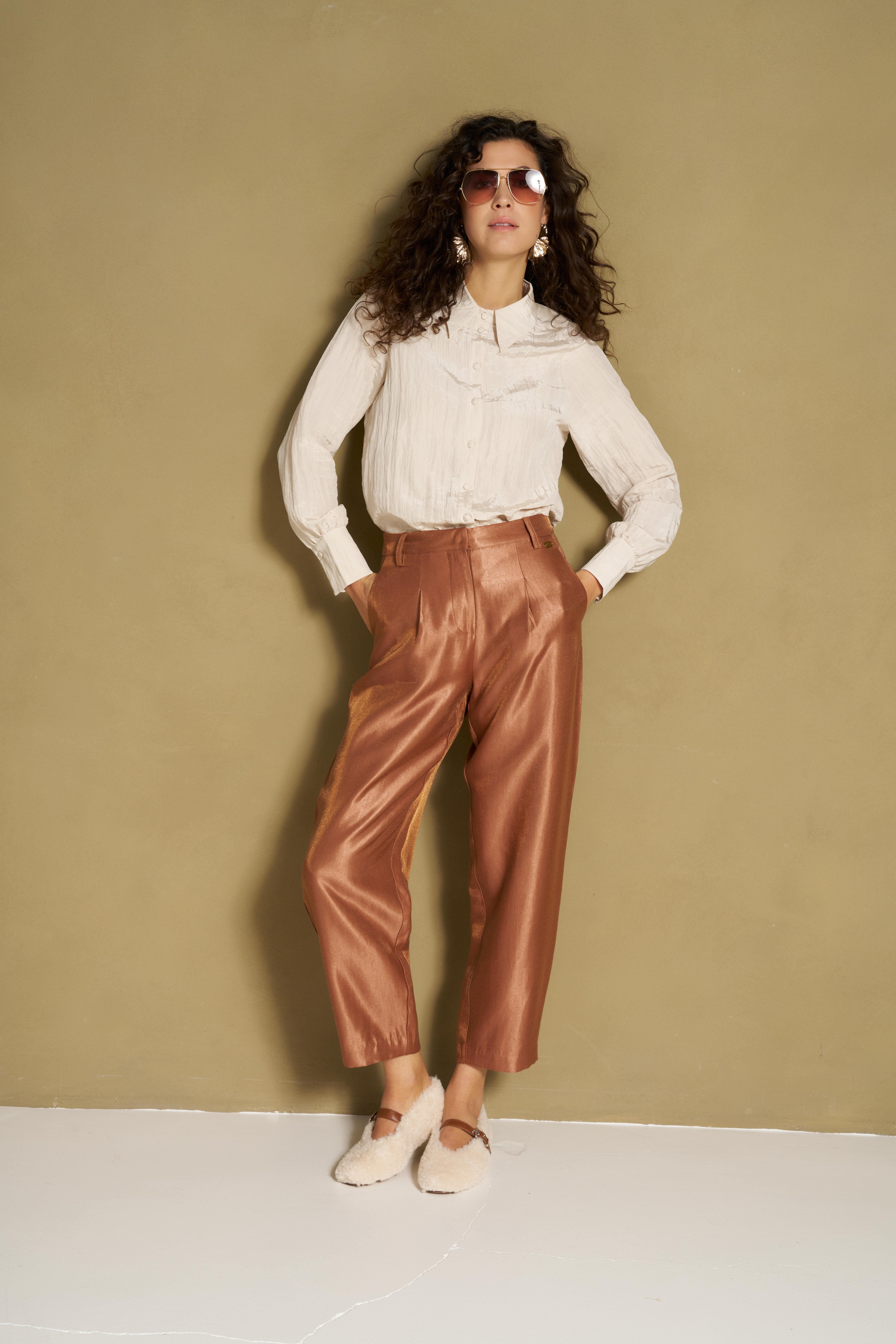 Caramel satijnen broek met hoge taille en getaperde pijp