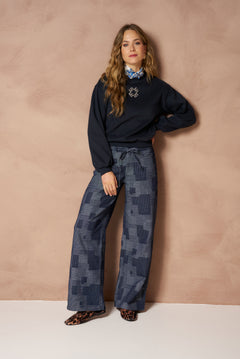 Broeken Inoa - Denim Patchwork Mid Blue – wijde broek met patchwork print | Jo&Co Club