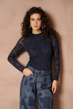 Tops Irea - Classic Lace donkerblauw – Aansluitende kanten top met opstaande kraag | Jo&Co Club