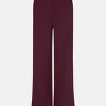 Productfoto van de voorkant van de solange pants van ydence in een burgundy kleur.