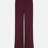 Productfoto van de voorkant van de solange pants van ydence in een burgundy kleur.