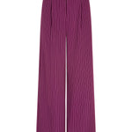 Vrijstaande productfoto van een broek in pruim op een witte achtergrond | Ydence Winleigh | Jo&Co Club