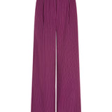 Vrijstaande productfoto van een broek in pruim op een witte achtergrond | Ydence Winleigh | Jo&Co Club