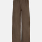 Productfoto van de achterkant van de yade pants van ydence in de kleur mud.