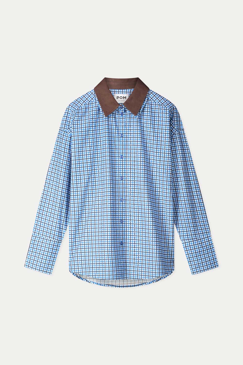 Productfoto van de geruite blouse plat gefotografeerd, met bruine kraag en knoopsluiting.