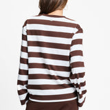 Achterkant van de bruin met witte gestreepte longsleeve.