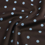 Detailopname van de stof van een top in bruin | Ydence Bailey | Jo&Co Club