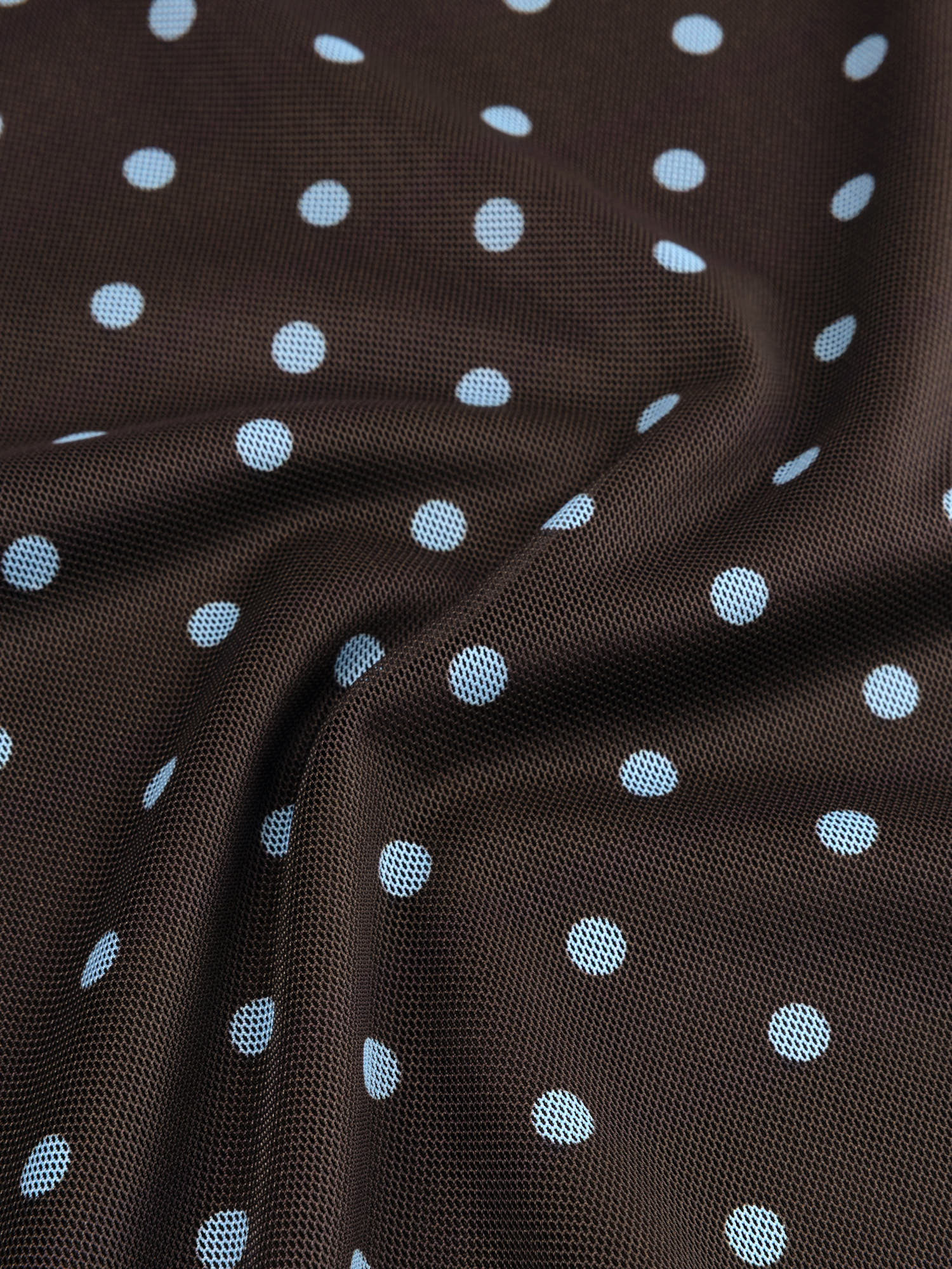 Detailopname van de stof van een top in bruin | Ydence Bailey | Jo&Co Club
