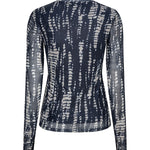 De foto toont de achterkant van een aansluitende, langarmige top | Lofty Manner Iniko - Abstract Mesh | Jo&Co Club