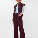 Modelfoto van de solange pants van ydence gecombineerd met het danielle gilet als co-ord set.