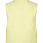 Achteraanzicht van het Amanda gilet van Ydence in zachte gele bouclé, clean design met rechte pasvorm.