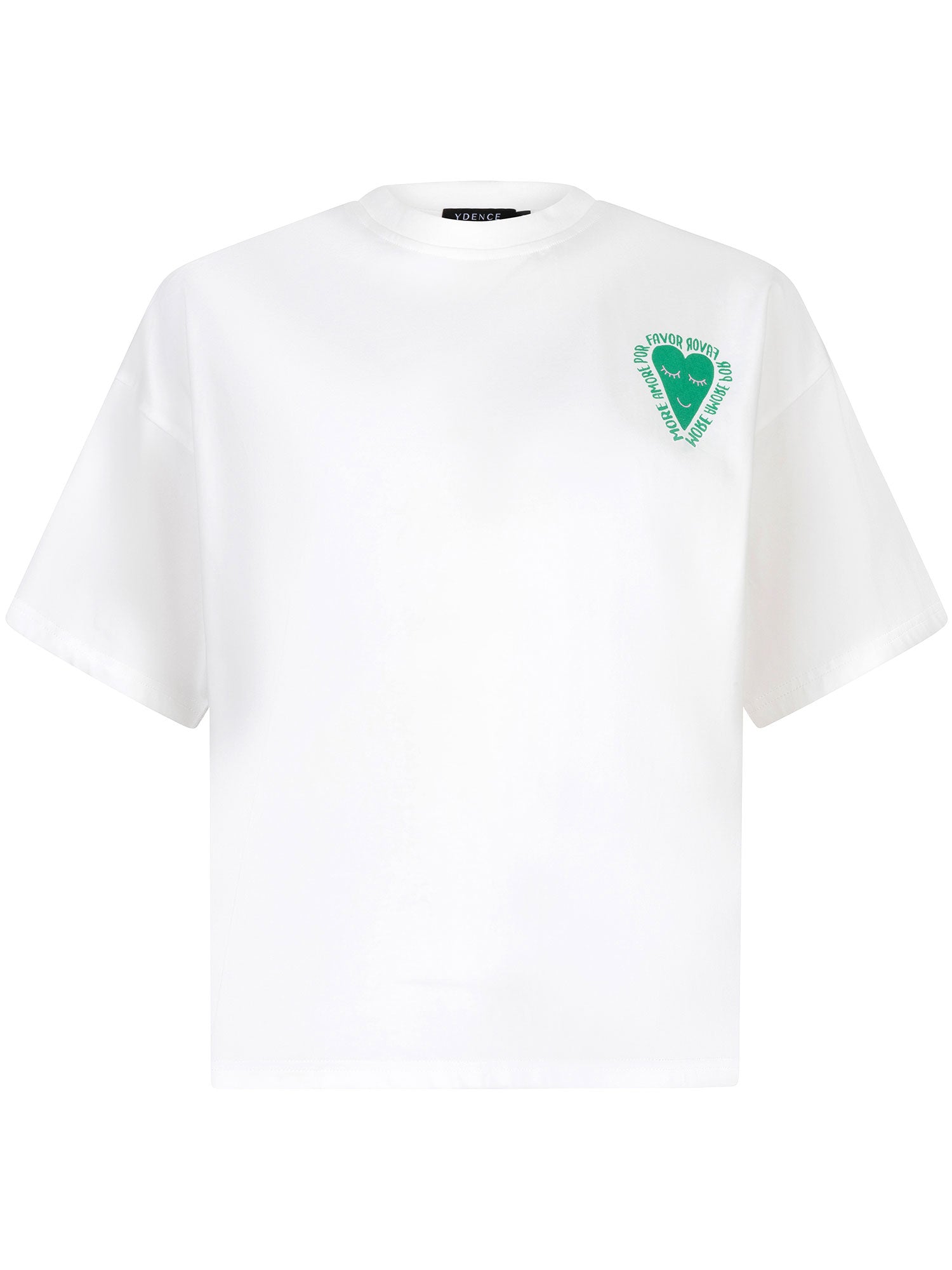 Voorzijde van het witte Ydence T-shirt met groene hartprint op de borst.
