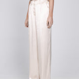 Satijnen, zachtroze broek met wijde pijpen en een hoge taille | Accentil Mira Pants Satin Pink | Jo&Co Club