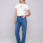 Model in straight jeans Accentil Avelin – hoge taille en rechte pijpen | Jo&Co Club