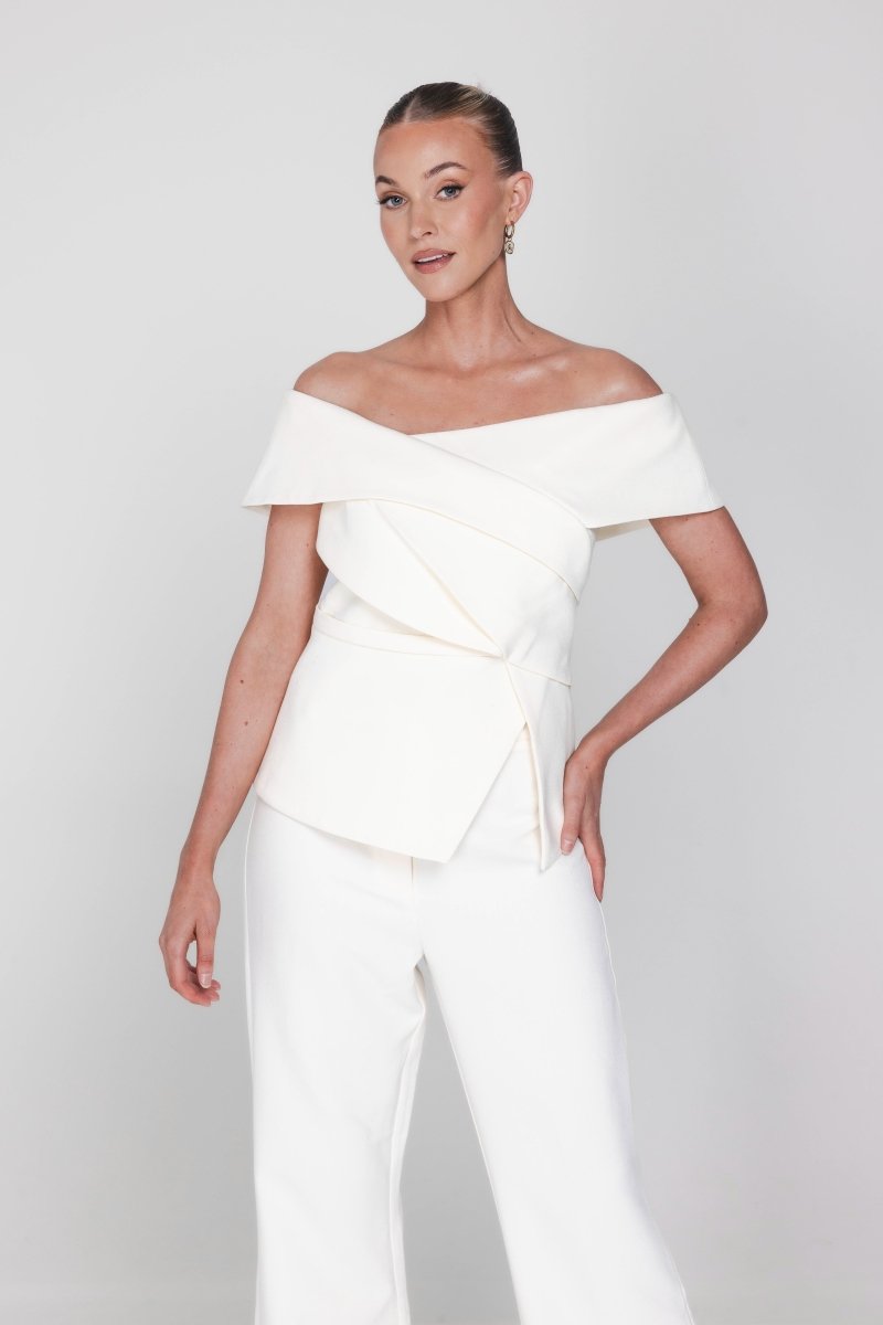 Accentil Tessa top | Off-white in Gebroken wit, twee-delige outfit: een top en een pantalon met getailleerd