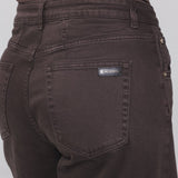 Detail achterzak wijde jeans Accentil Minae met Accentil-label | Jo&Co Club