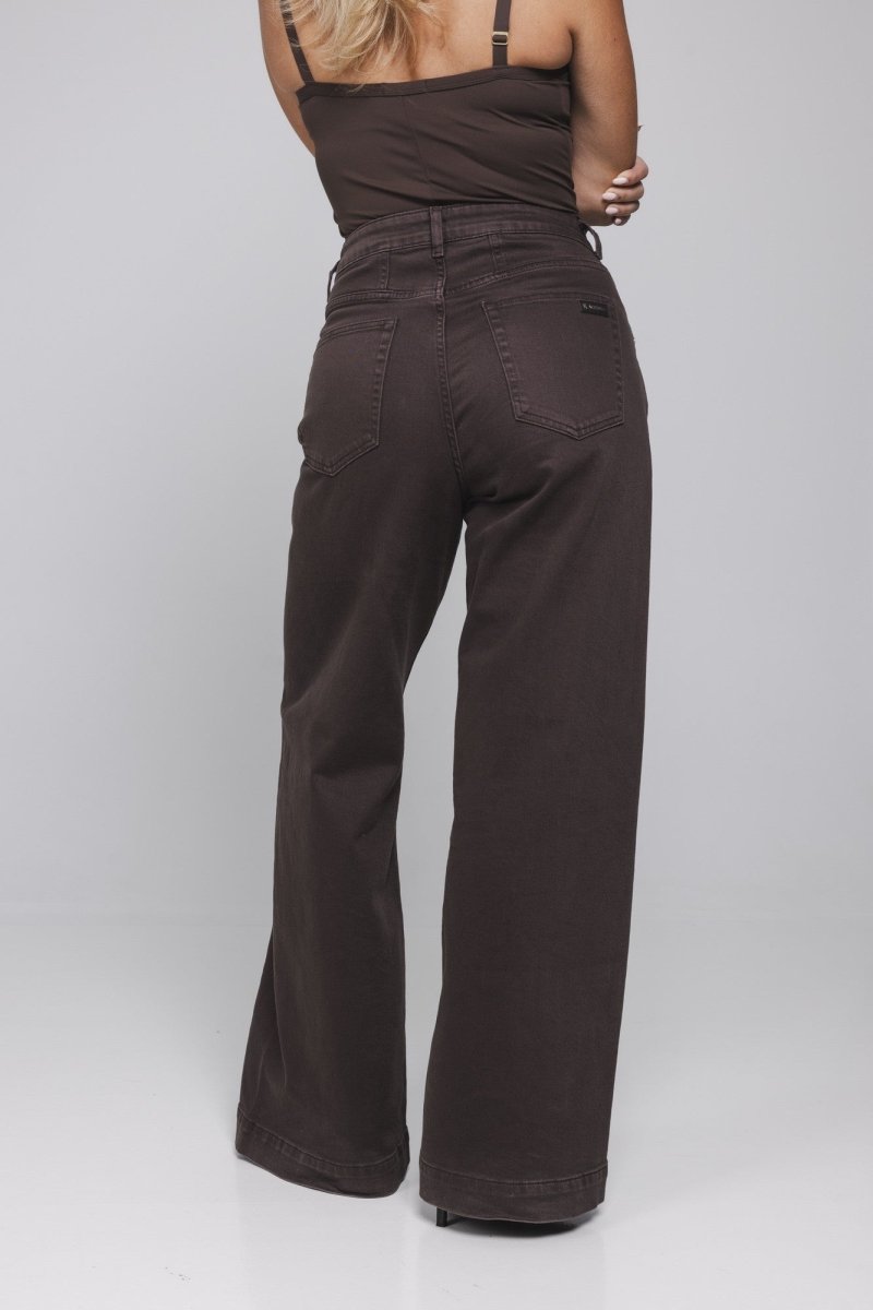Achterkant bruine wijde jeans Accentil Minae | Jo&Co Club