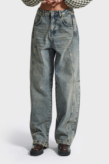 Vooraanzicht van een lichtblauwe barrel jeans met mid rise taille | Jo&Co Club