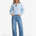 Lichtblauwe katoenen blouse met fijne ruit, vooraanzicht | Fluresk Benja blouse | Jo&Co Club