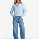 Lichtblauwe katoenen blouse met fijne ruit, vooraanzicht | Fluresk Benja blouse | Jo&Co Club